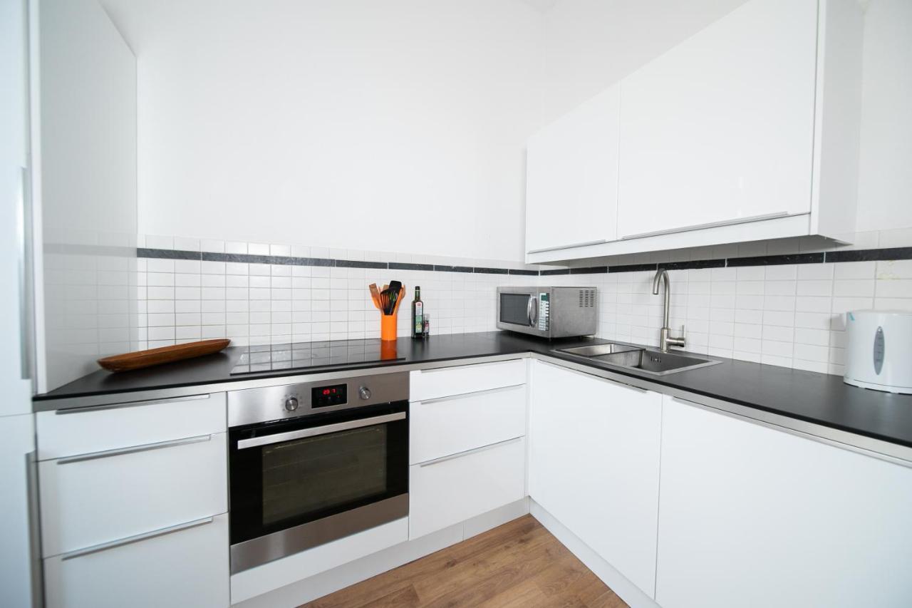 White 60 Qm Apartment - Zentral - Balkon - Messe Düsseldorf Buitenkant foto