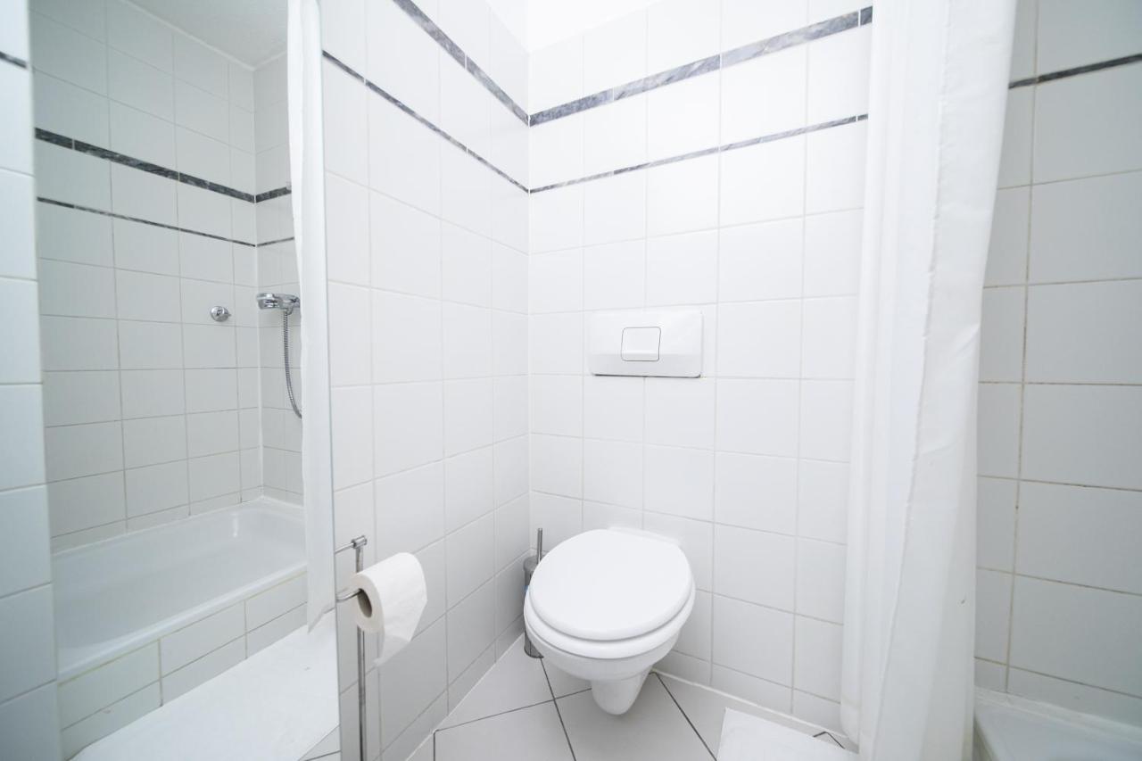 White 60 Qm Apartment - Zentral - Balkon - Messe Düsseldorf Buitenkant foto